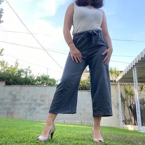 Wide leg mid calf grey pants 🖤